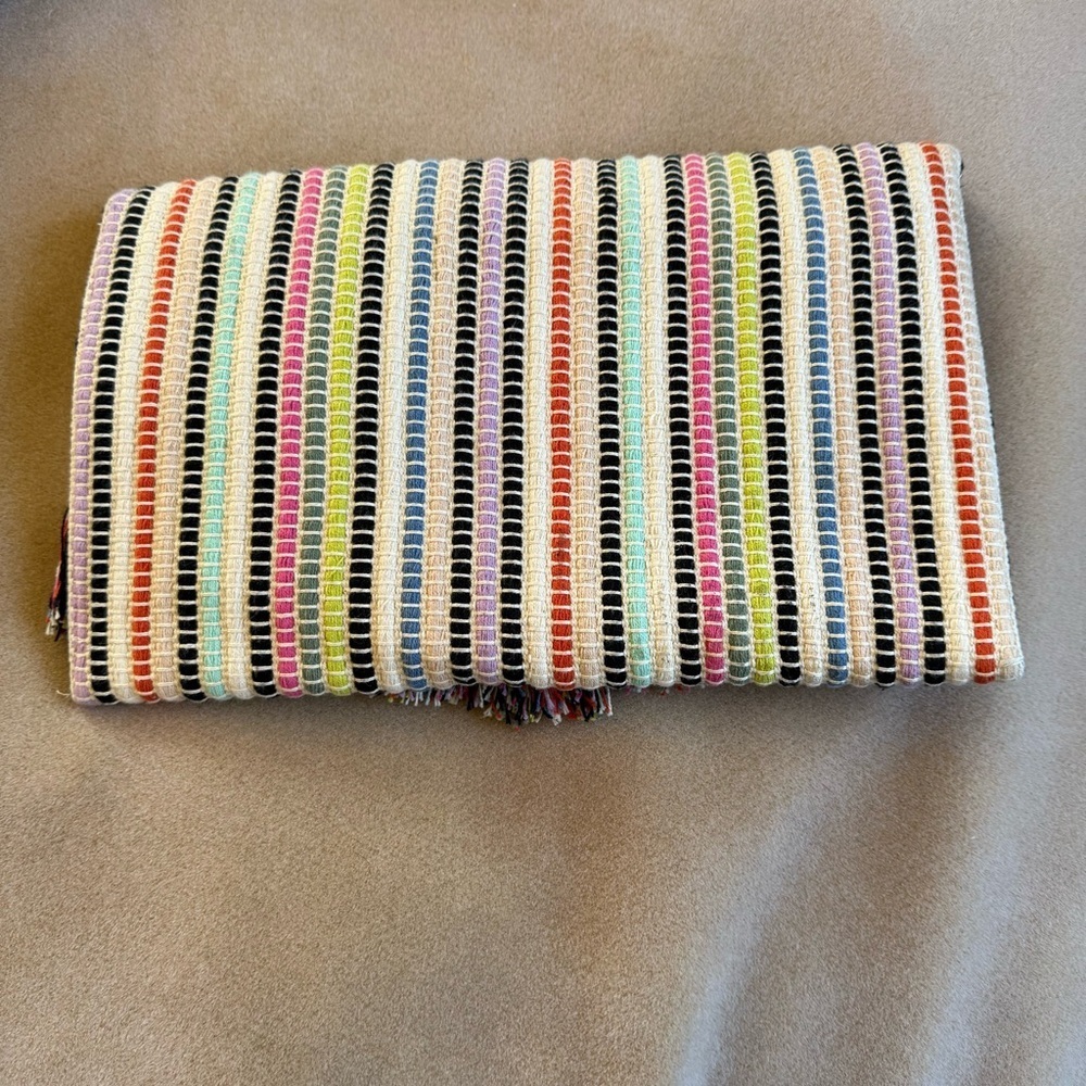 Stella & Dot Taj Clutch. Multi Color Woven Snap Closure Clutch NWOT - Picture 3 of 6